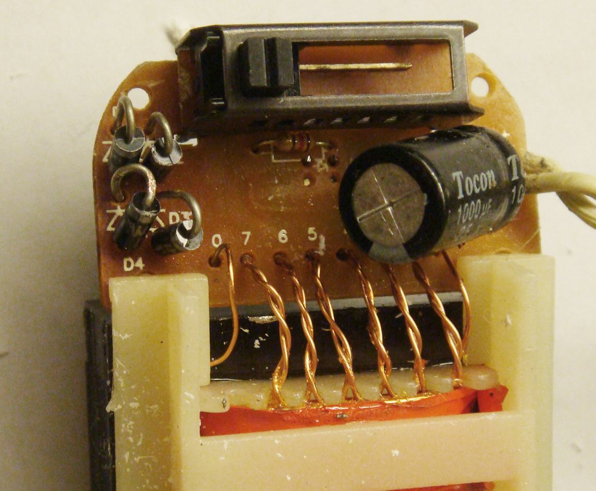 ac_adapter_close_up_pcb